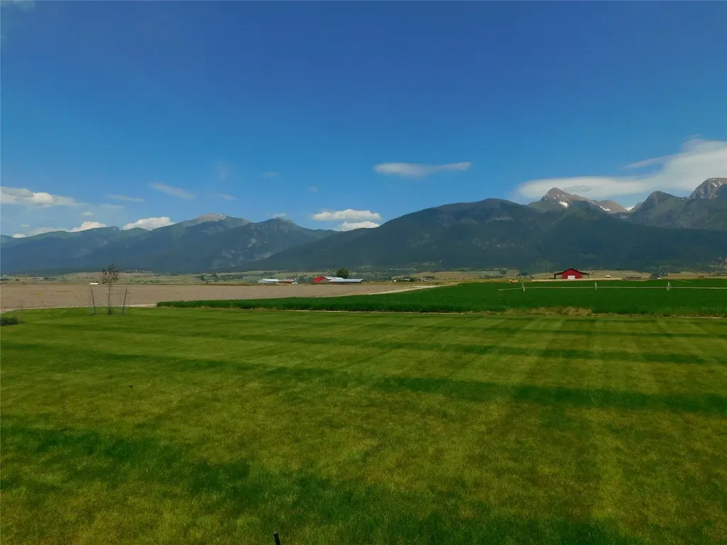 33460 Overland Road St Ignatius MT 59865