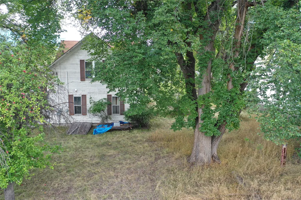 509 1st Avenue E Eureka MT 59917