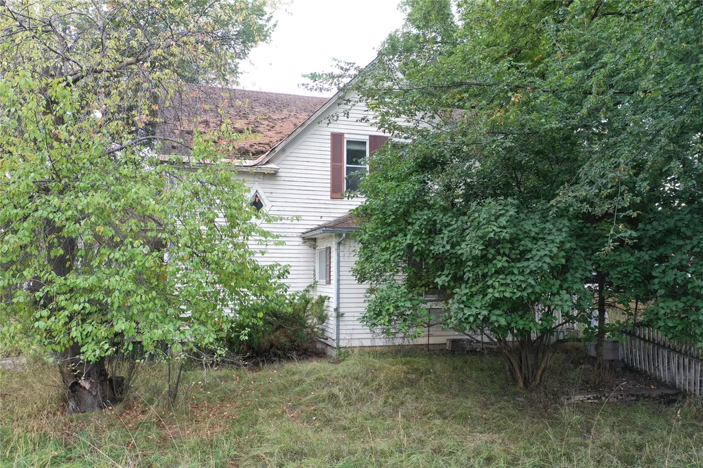 509 1st Avenue E Eureka MT 59917