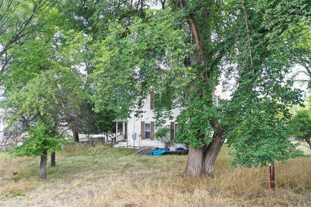509 1st Avenue E Eureka MT 59917