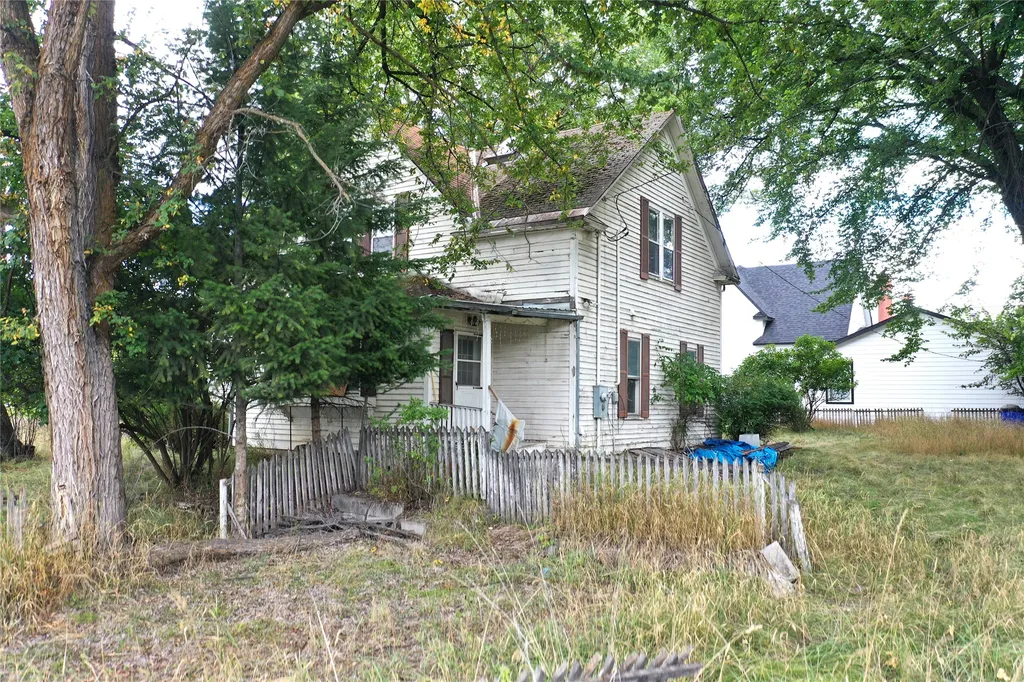509 1st Avenue E Eureka MT 59917
