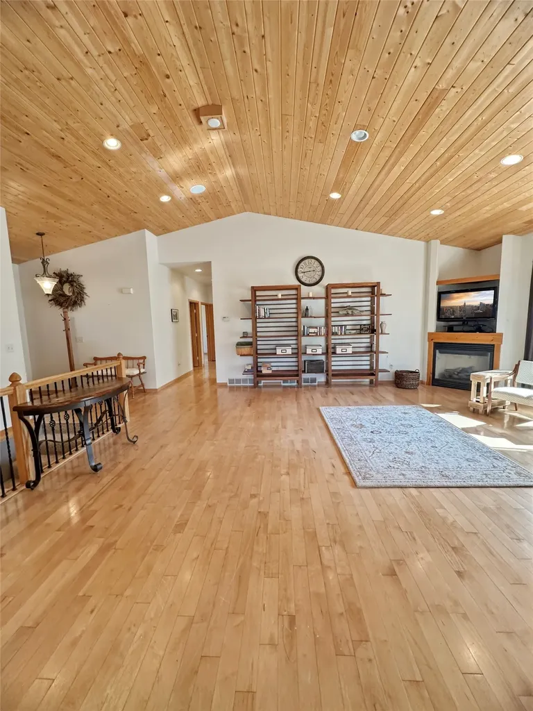 930 Spirit Drive Shelby MT 59474