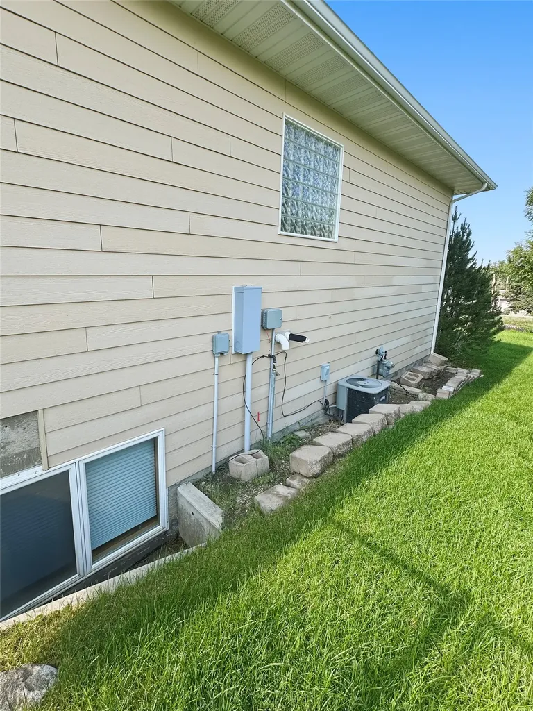 930 Spirit Drive Shelby MT 59474