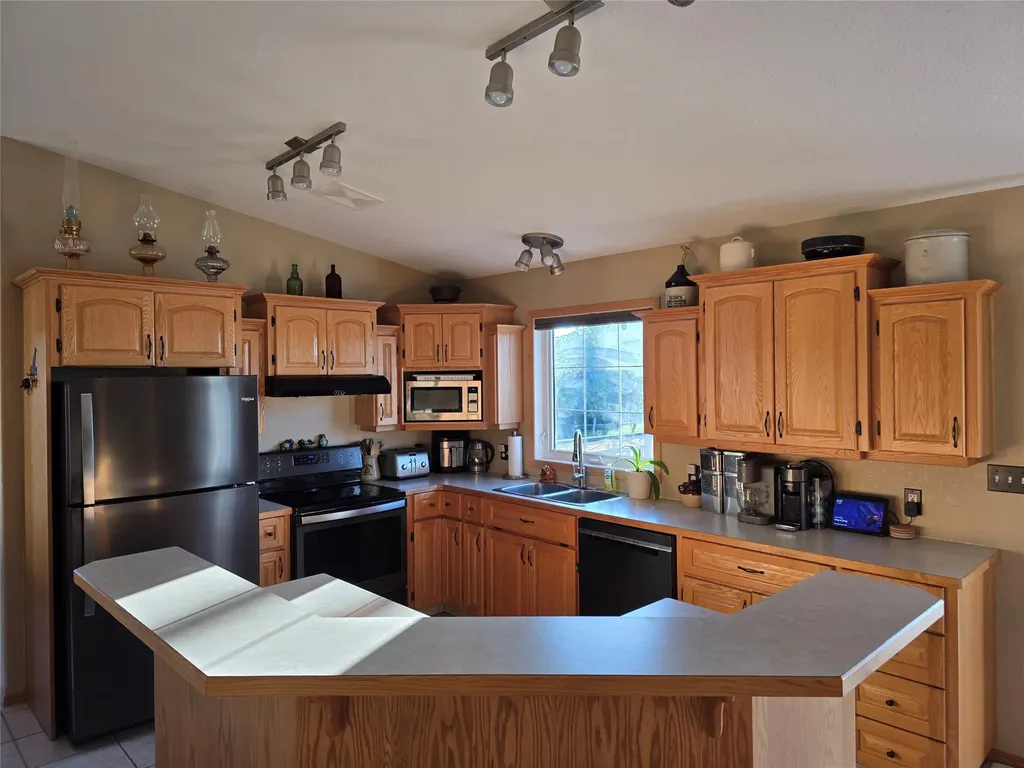 229 Central Ave Central Avenue Sweet Grass MT 59484