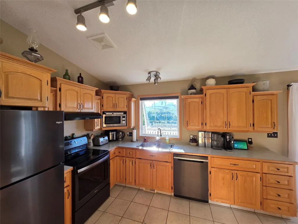229 Central Ave Central Avenue Sweet Grass MT 59484
