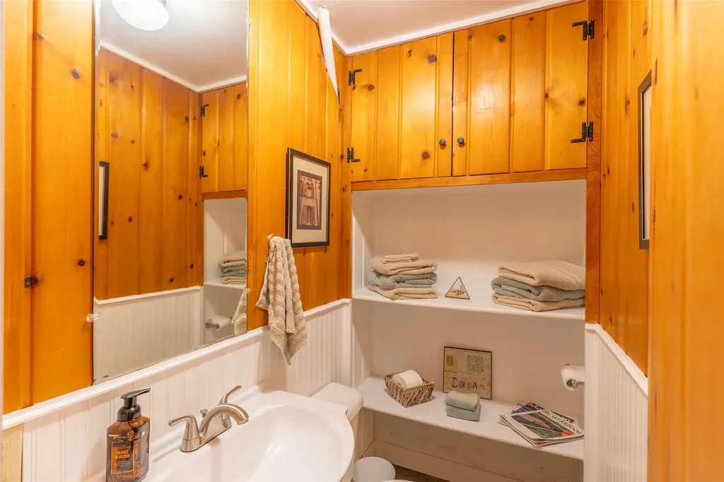 21034 Mt Highway 35 Bigfork MT 59911