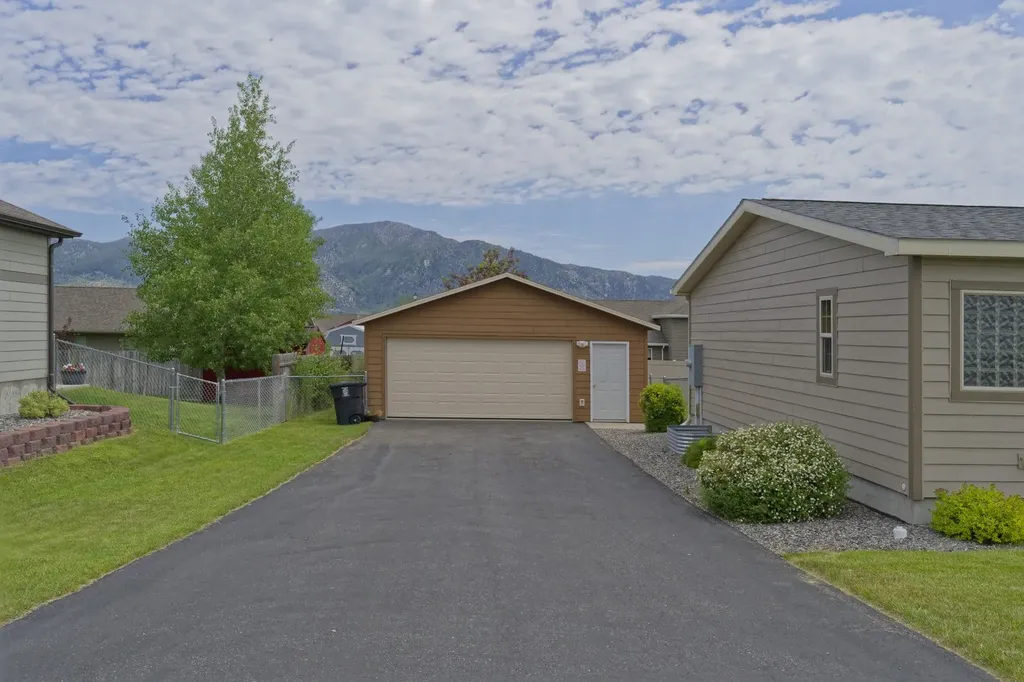 4852 S Warren Avenue Butte MT 59701