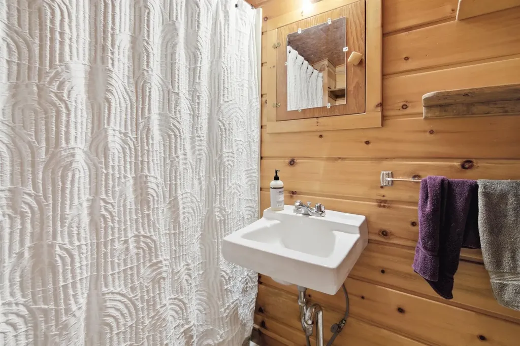 1822 Echo Cabin Loop Bigfork MT 59911