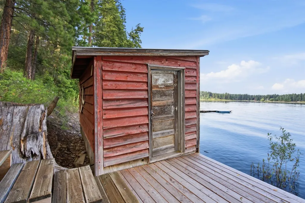 1822 Echo Cabin Loop Bigfork MT 59911