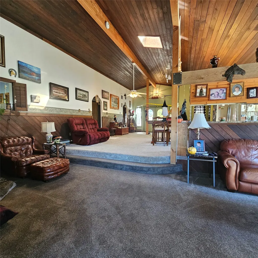 1235 Arrow Horse Lane Corvallis MT 59828