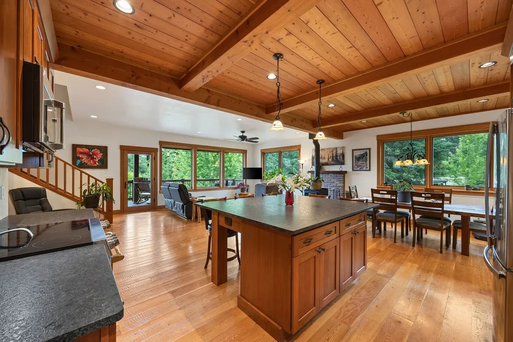 158 Mccaffery Lookout Trail Bigfork MT 59911