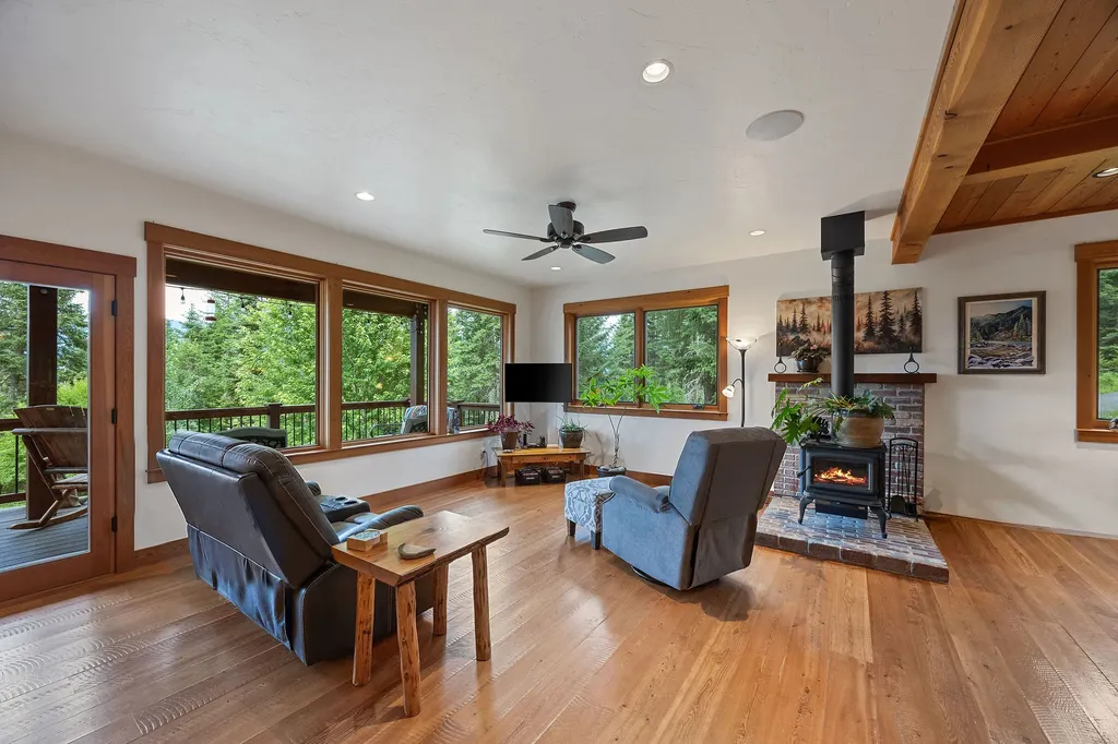 158 Mccaffery Lookout Trail Bigfork MT 59911
