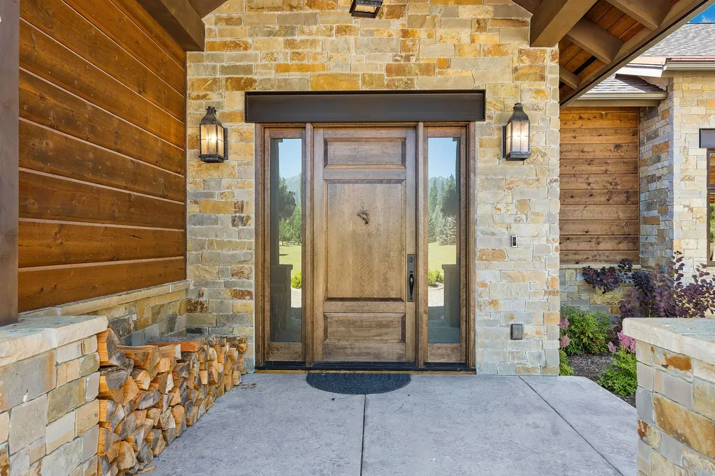 13544 River Run Loop Bigfork MT 59911