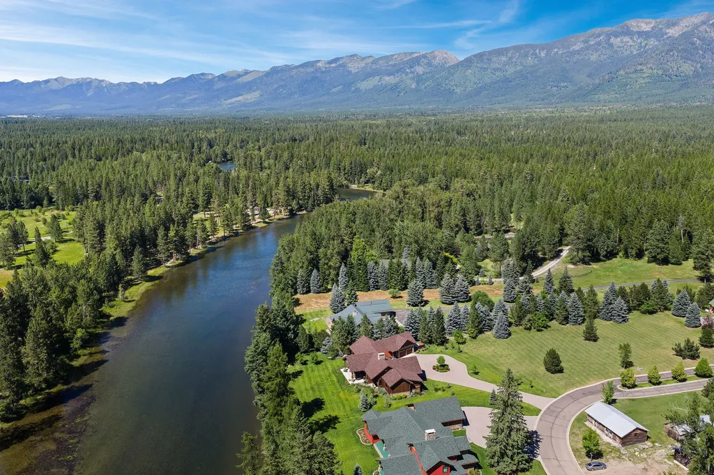 13544 River Run Loop Bigfork MT 59911