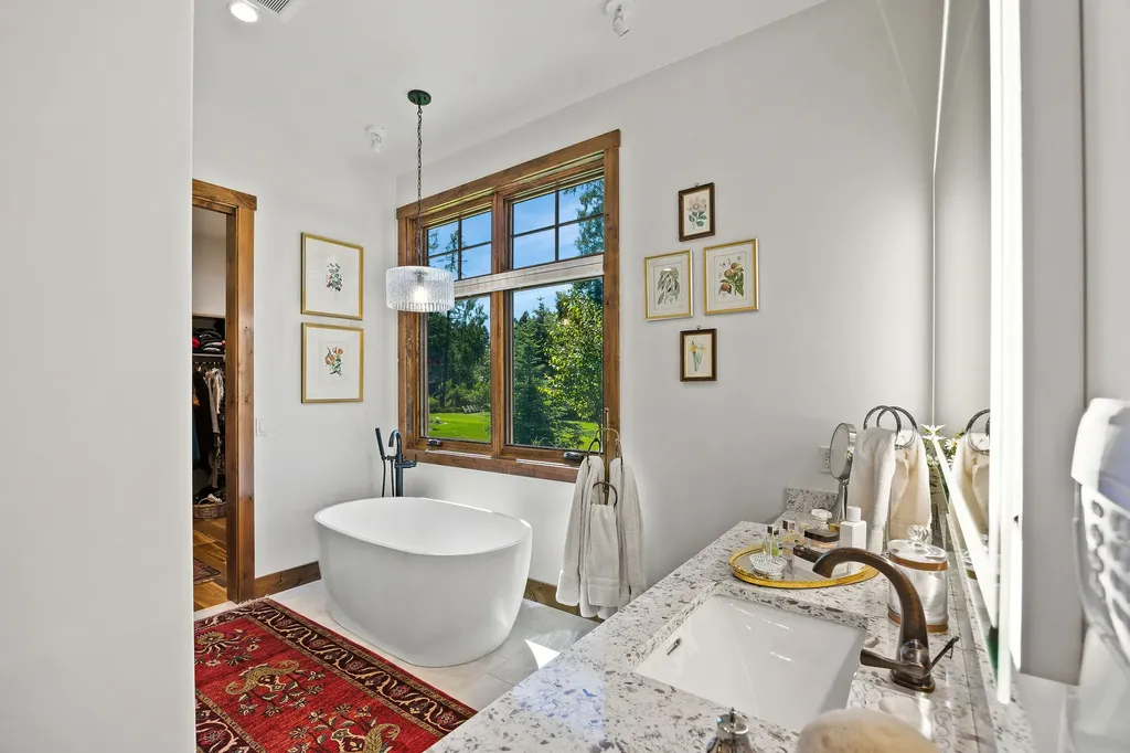 13544 River Run Loop Bigfork MT 59911