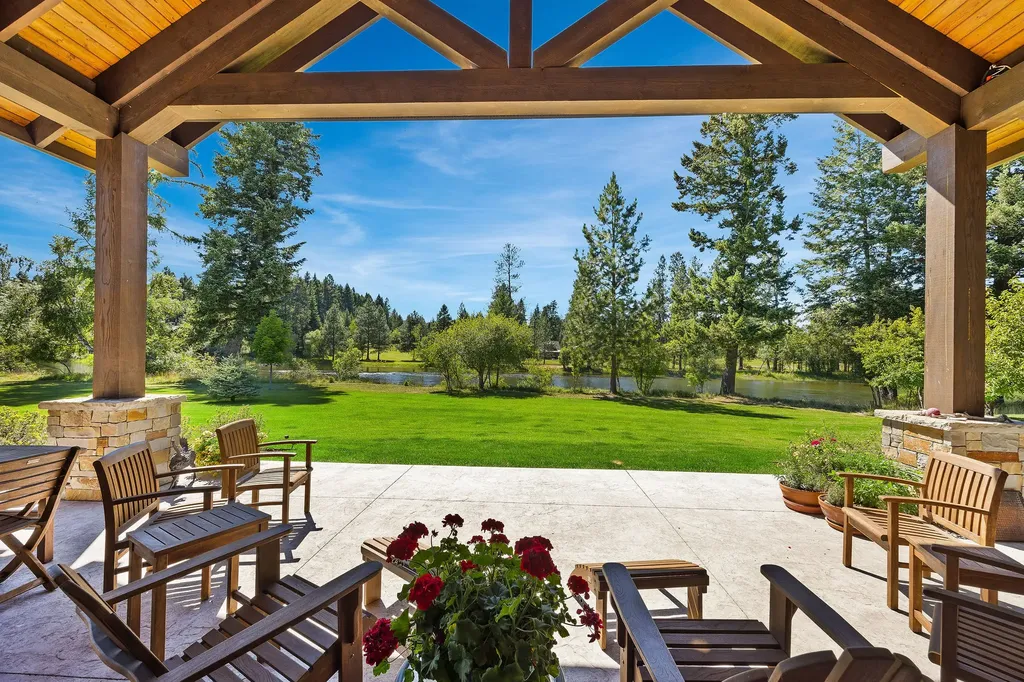 13544 River Run Loop Bigfork MT 59911