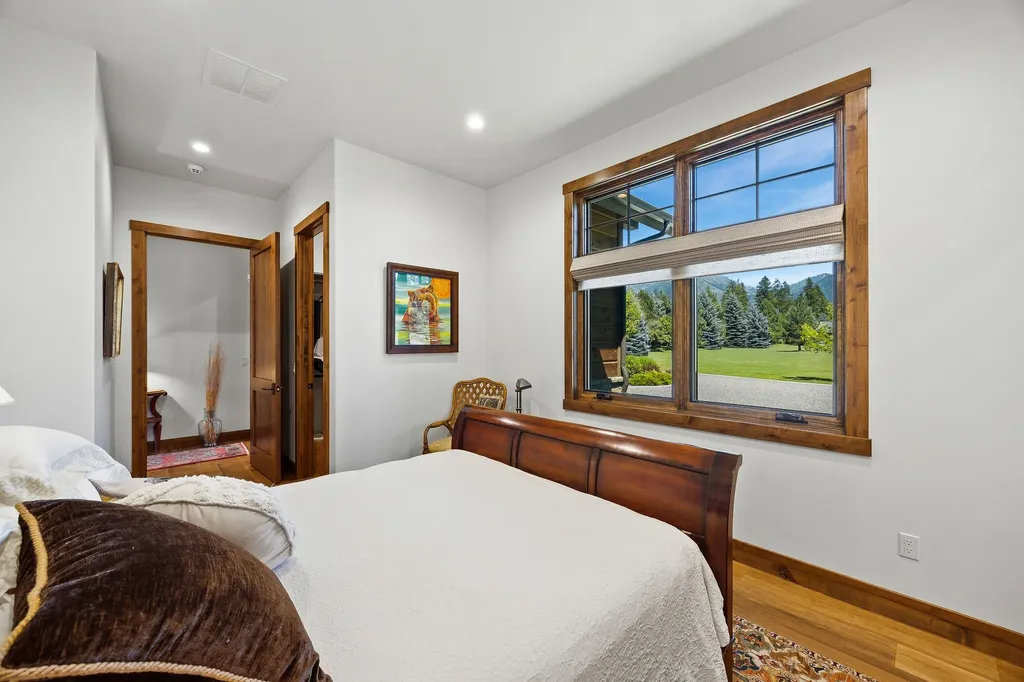 13544 River Run Loop Bigfork MT 59911