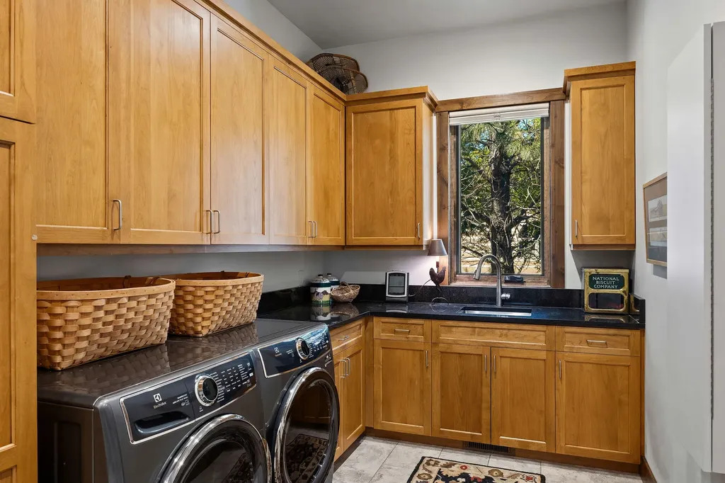 13544 River Run Loop Bigfork MT 59911