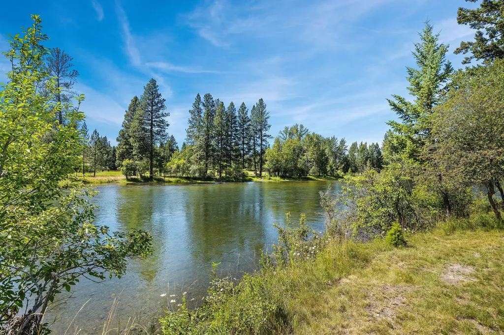 13544 River Run Loop Bigfork MT 59911