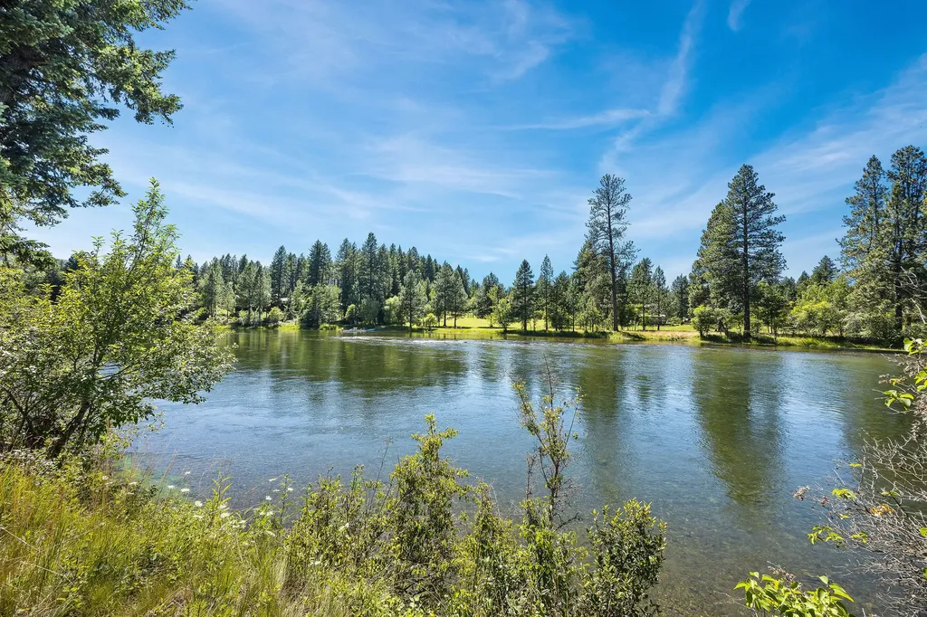 13544 River Run Loop Bigfork MT 59911
