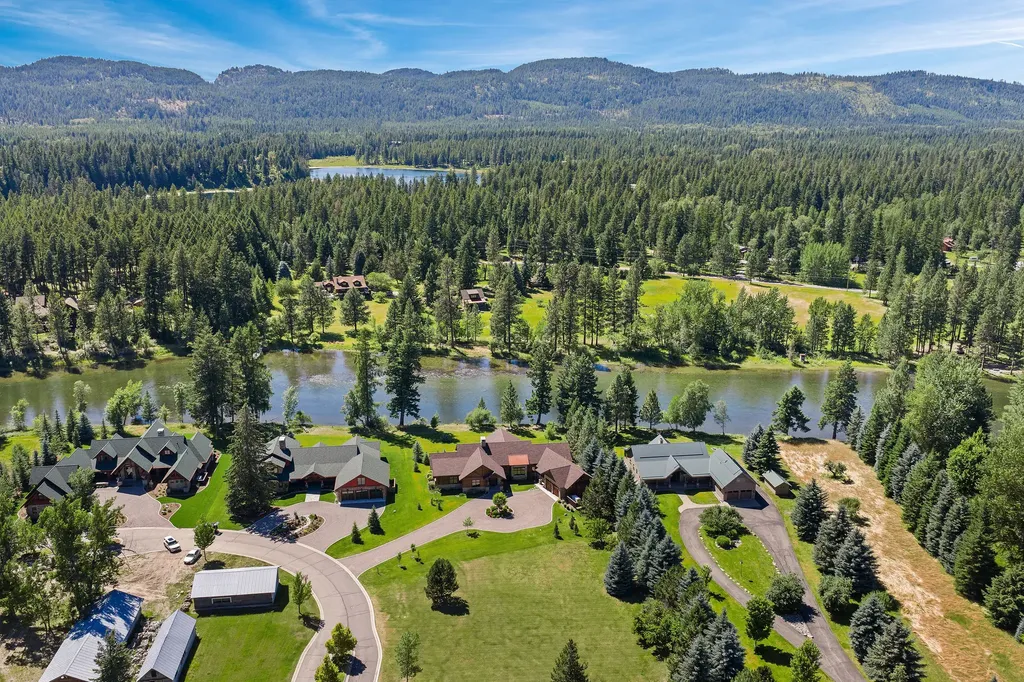 13544 River Run Loop Bigfork MT 59911