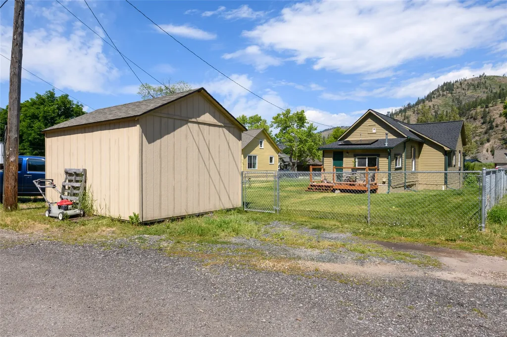 9461 Highway 200 E Bonner MT 59823