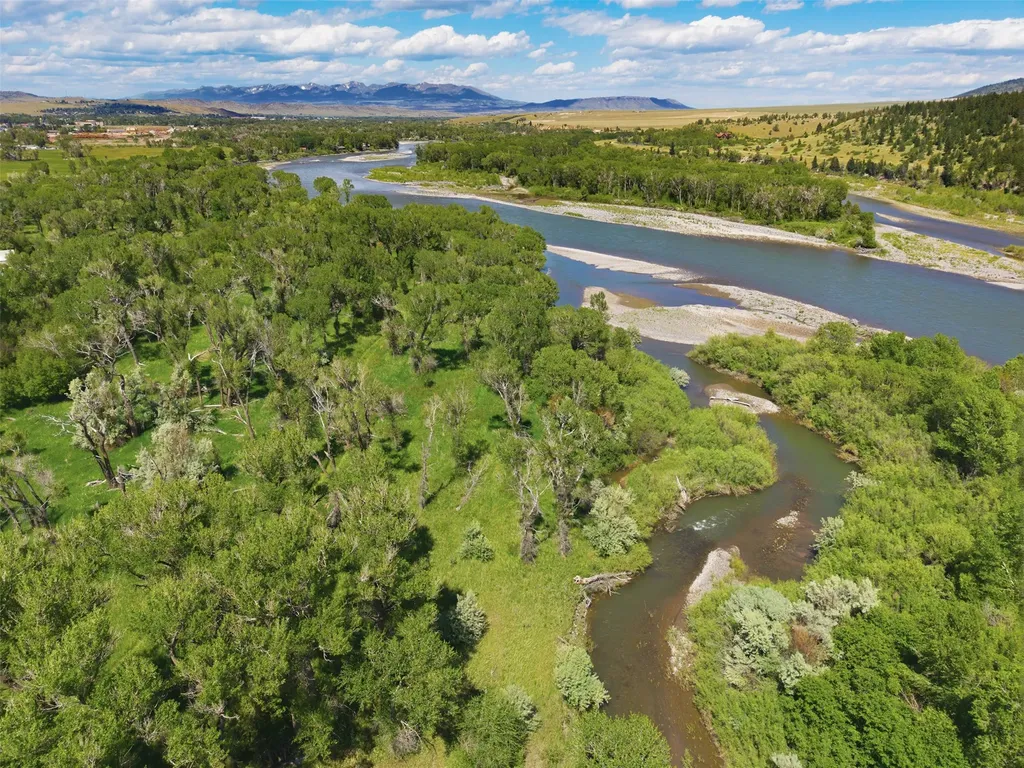 11 Blue Road Livingston MT 59047