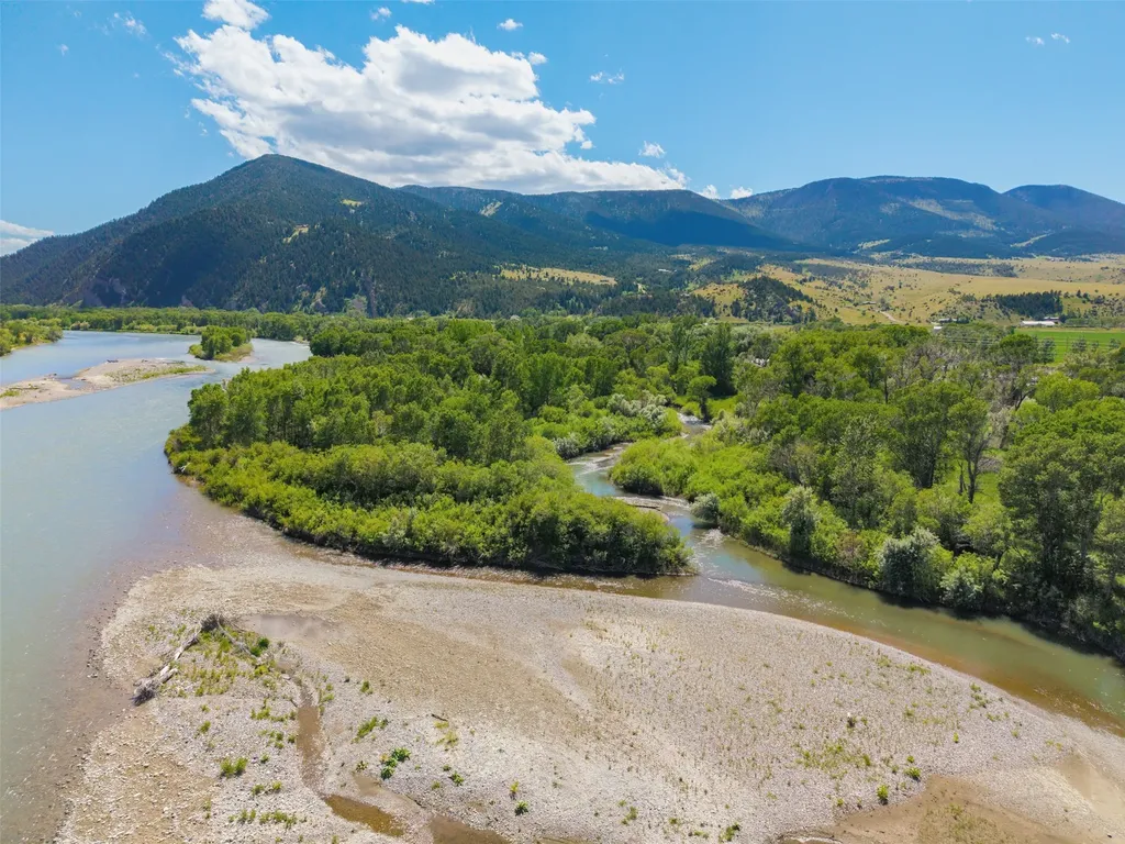 11 Blue Road Livingston MT 59047