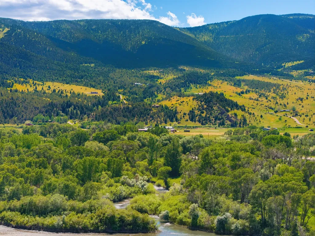 11 Blue Road Livingston MT 59047