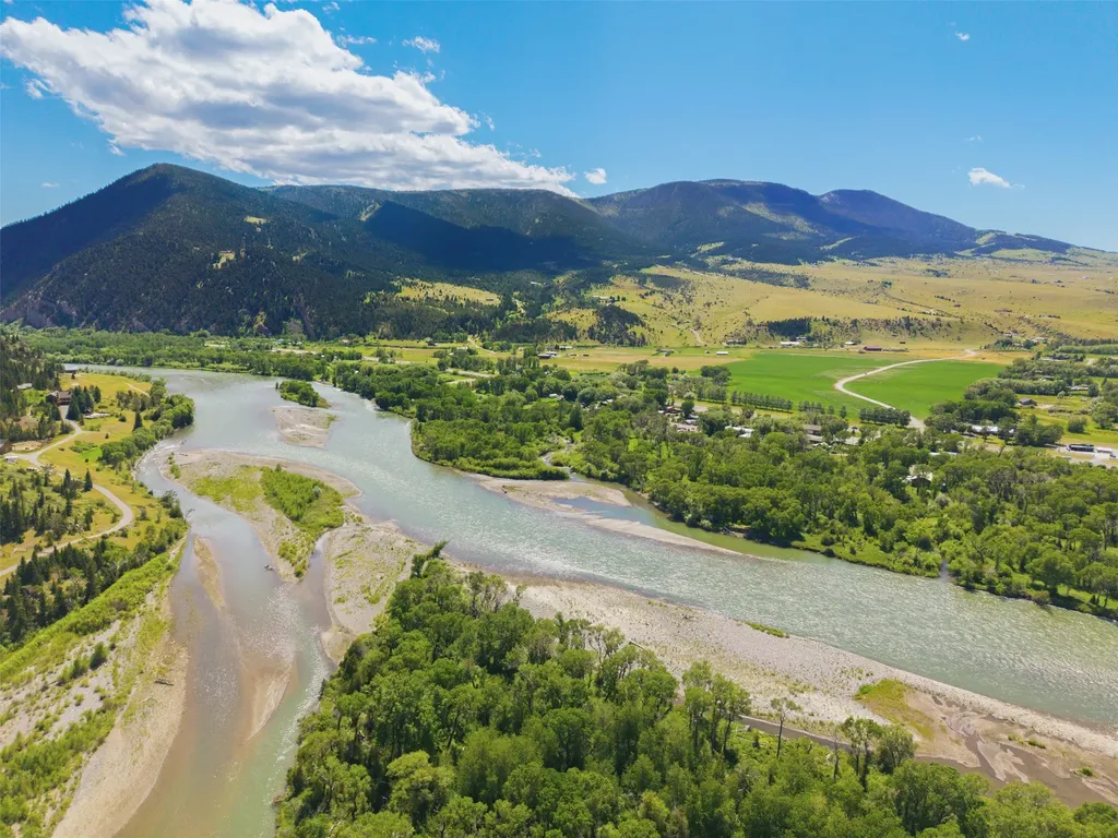 11 Blue Road Livingston MT 59047