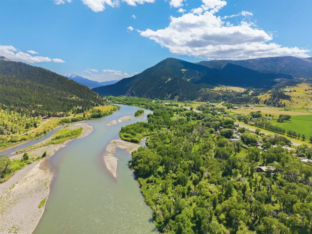 11 Blue Road Livingston MT 59047