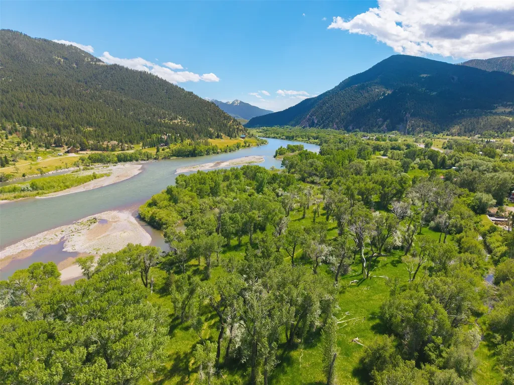 11 Blue Road Livingston MT 59047