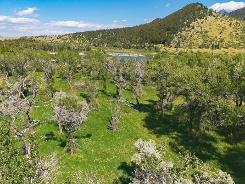 11 Blue Road Livingston MT 59047