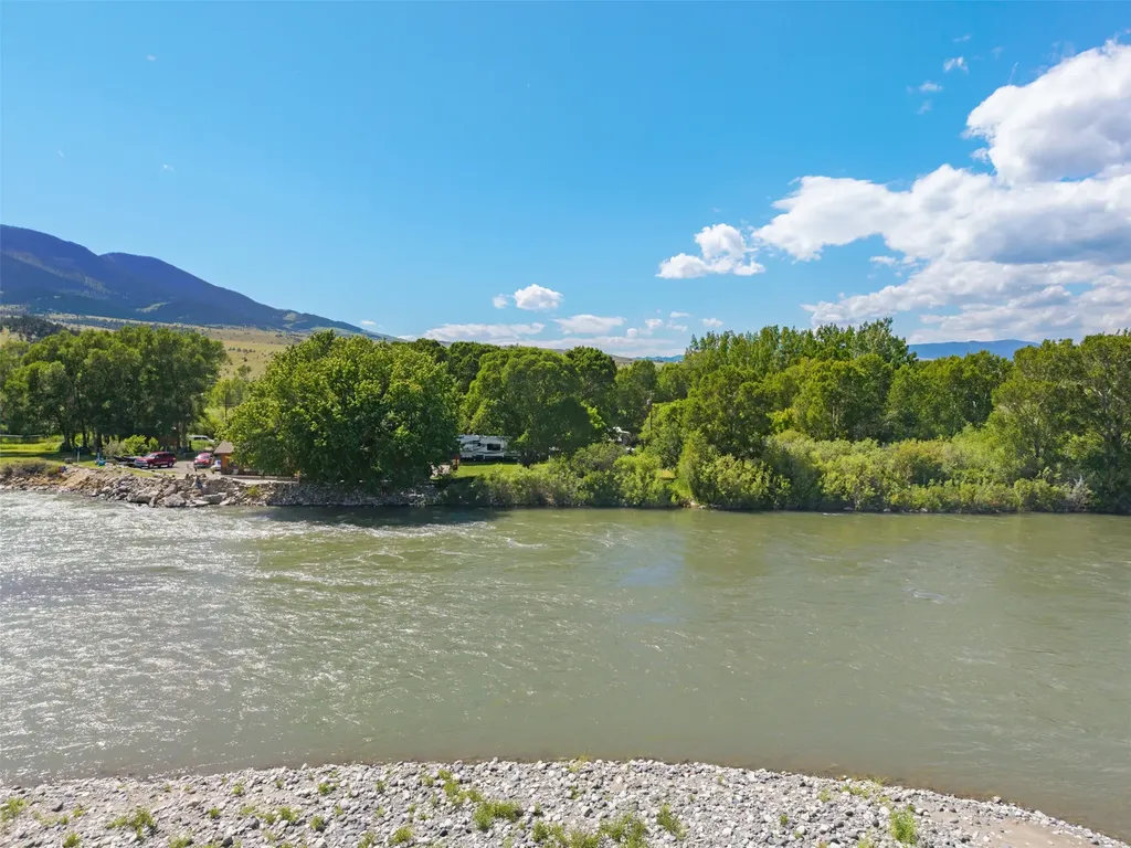 11 Blue Road Livingston MT 59047