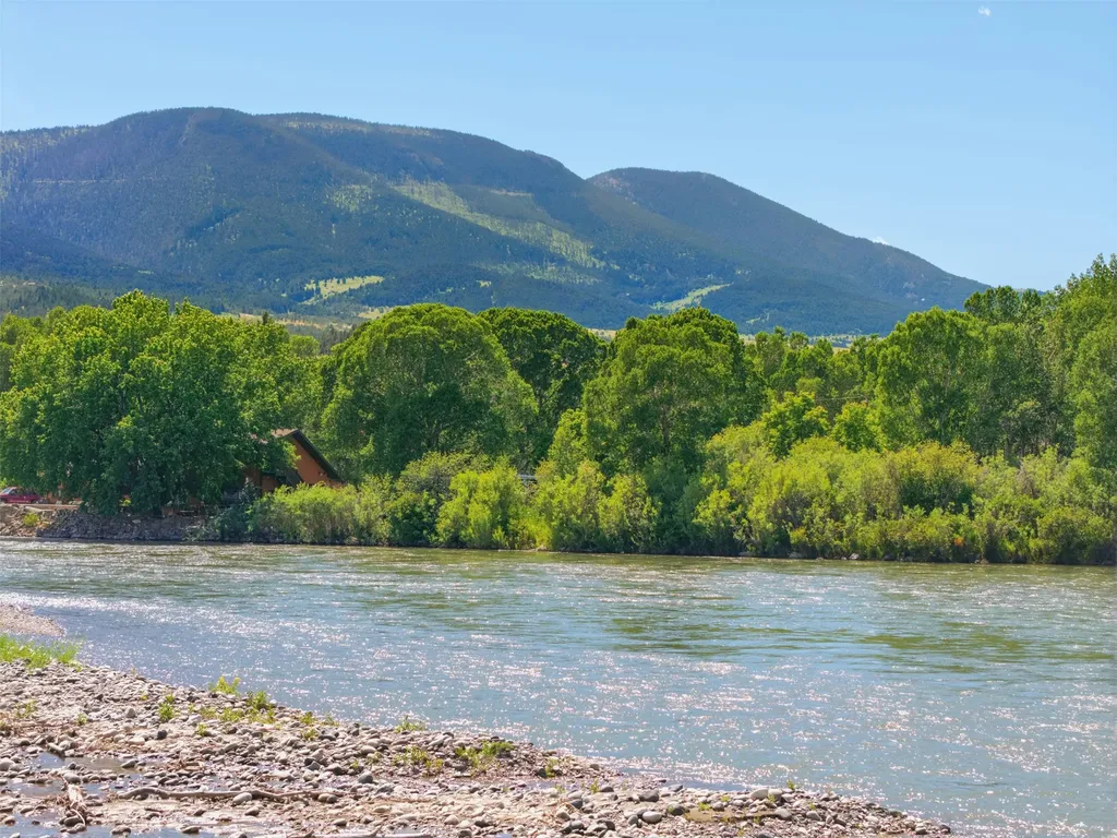11 Blue Road Livingston MT 59047
