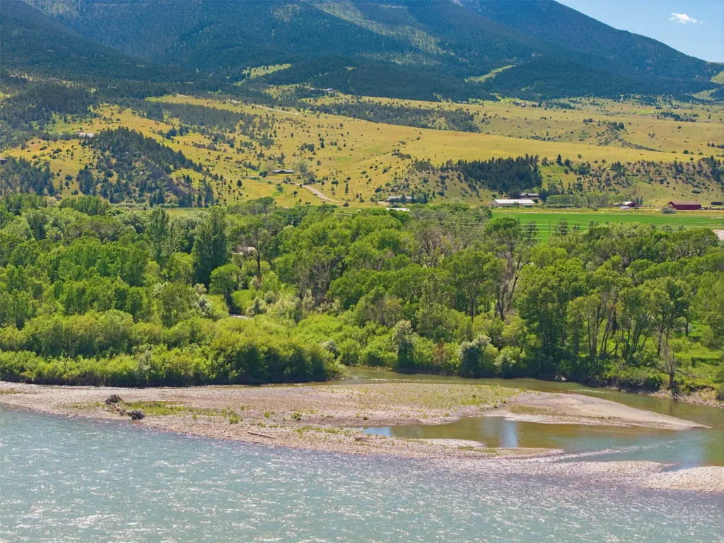 11 Blue Road Livingston MT 59047