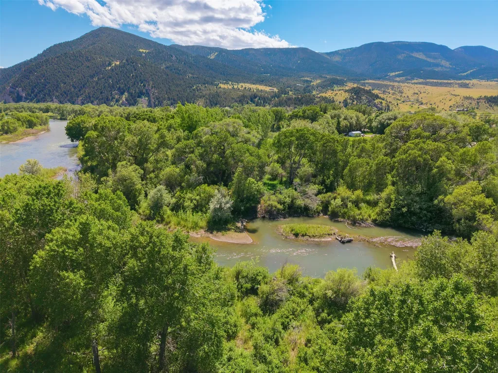 11 Blue Road Livingston MT 59047
