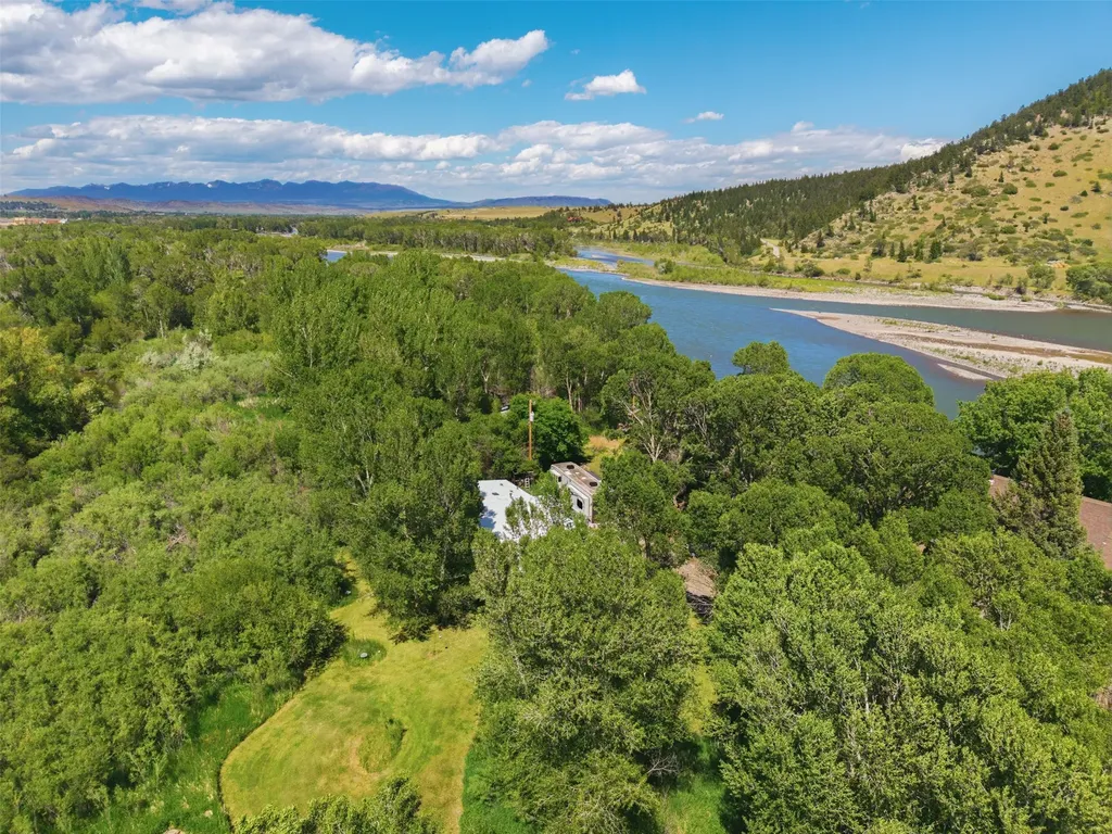 11 Blue Road Livingston MT 59047
