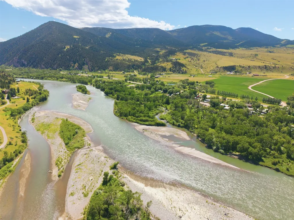 11 Blue Road Livingston MT 59047
