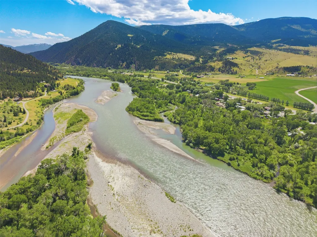 11 Blue Road Livingston MT 59047