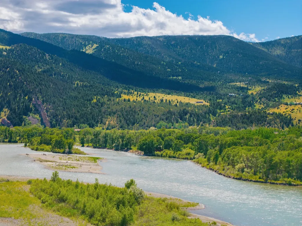 11 Blue Road Livingston MT 59047