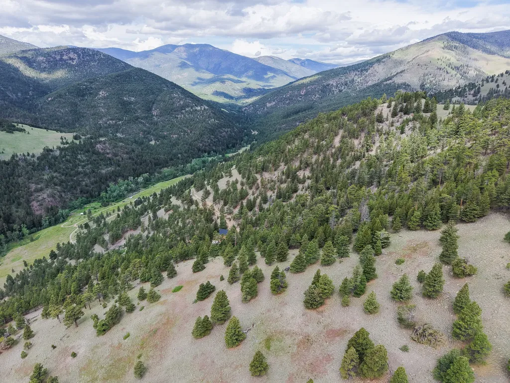 2270 Lynx Trail Drive Wolf Creek MT 59648