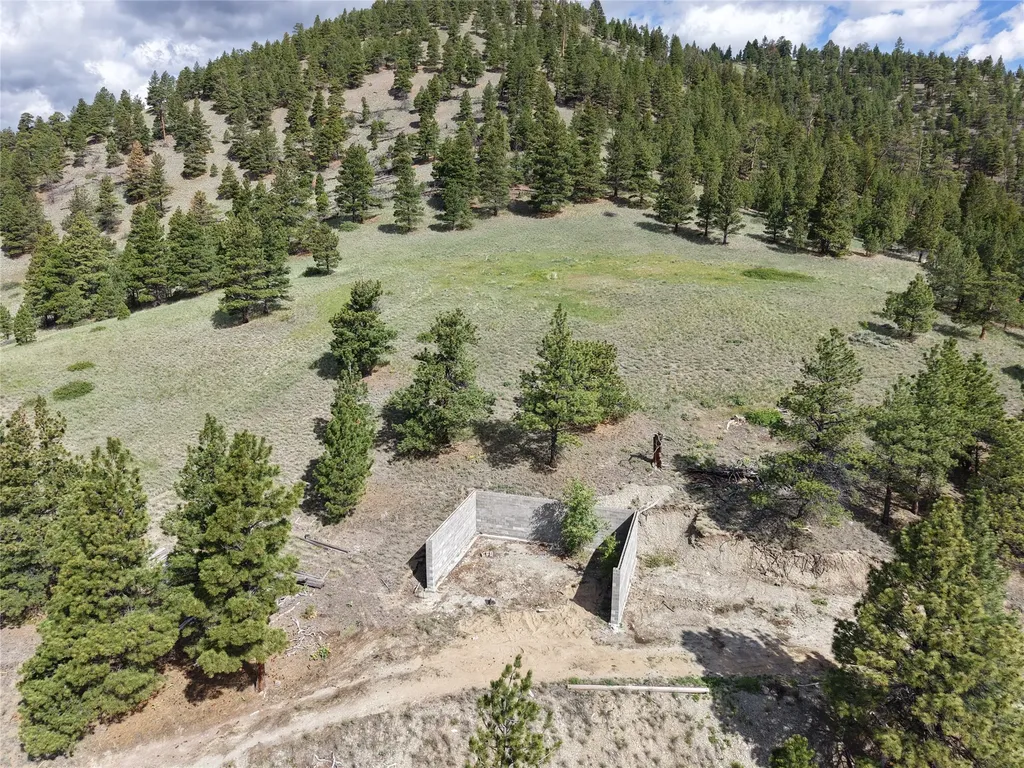 2270 Lynx Trail Drive Wolf Creek MT 59648