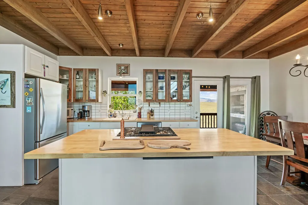 18 Cactus Ridge Road Twin Bridges MT 59754
