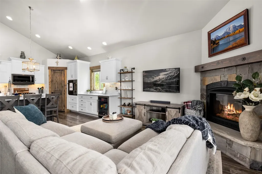 128 Rosewater Loop Kalispell MT 59901
