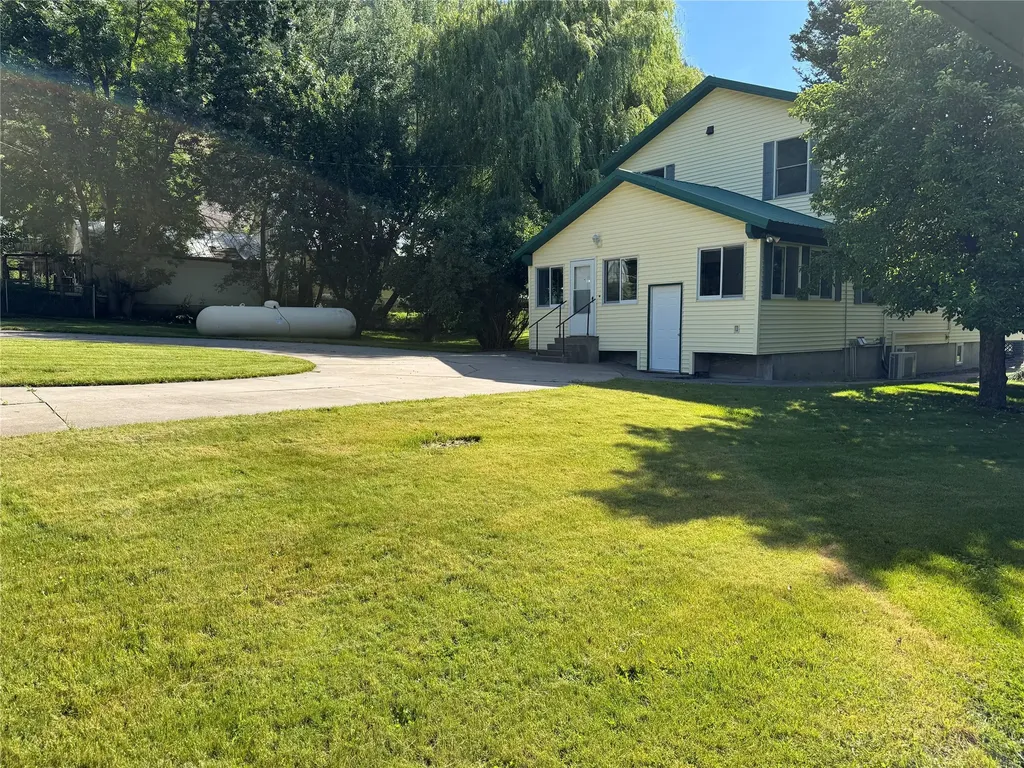 104 2nd Street Alberton MT 59820