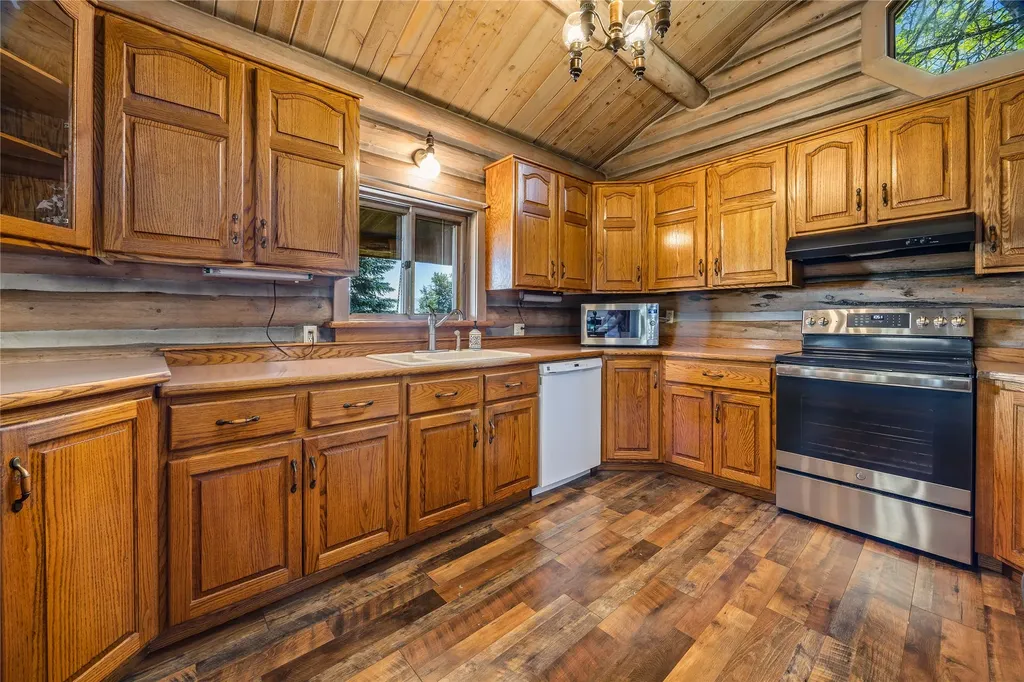 2811 Foxtrotter Trail Victor MT 59875