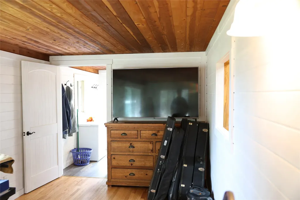 765 Border Lane Rexford MT 59930