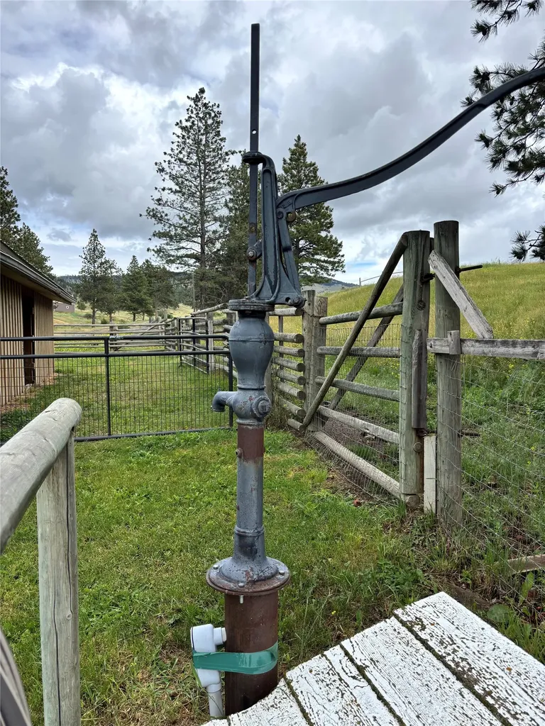 5945 Heartache Road East Helena MT 59635