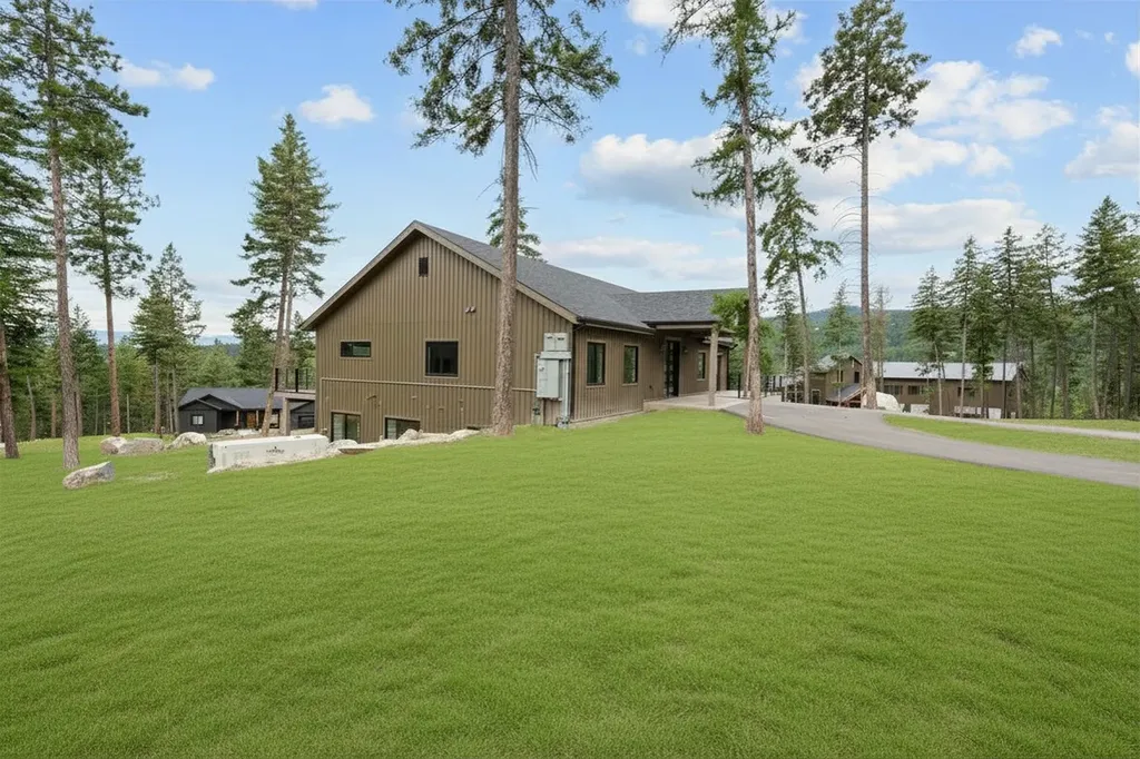 166 Blacktail Loop Lakeside MT 59922